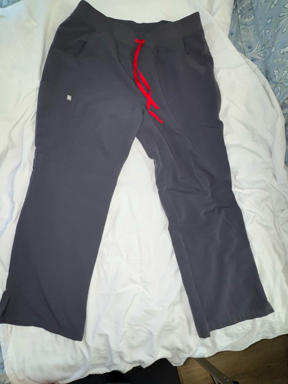 Figs. Charcoal. Kade- Petite Scrub
Pants
XL/P- Charcoal